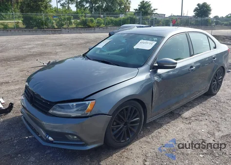 2015 Volkswagen Jetta 1.8T Se from USA, damaged, VIN 3VWD07AJ7FM270010